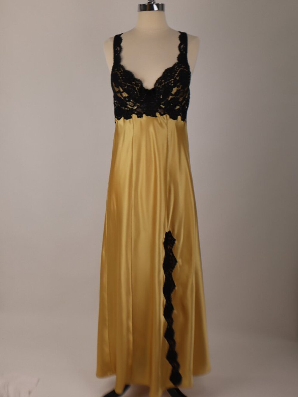 ❄️ Victoria's Secret NWOT Liquid Gold Long Black Lace Nightgown Negligee L